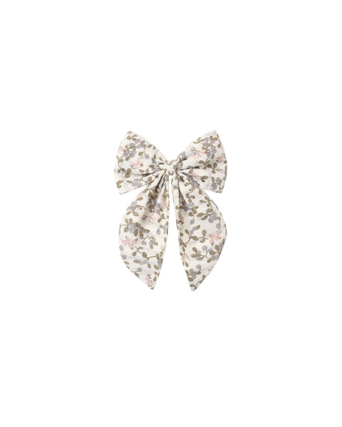 Oversized Bow Winter Garden