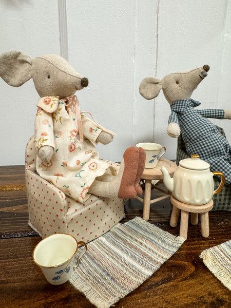 Table & Stool Set, Mouse