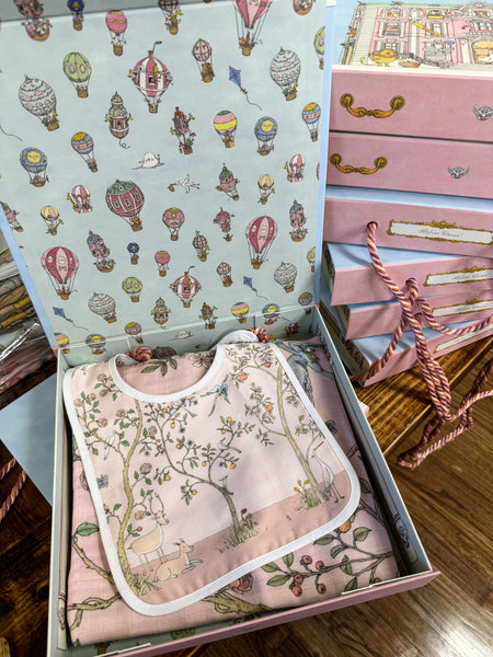 Carré & Satin – In Bloom Pink Swaddle & Bib with Gift Box Set