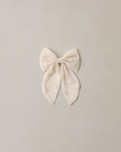 EVERLY BOW EMBROIDERED DAISY