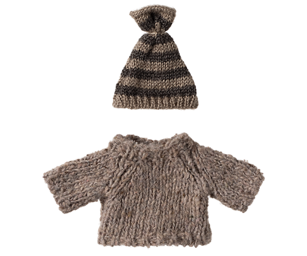 Knitted sweater and hat, Big brother mouse