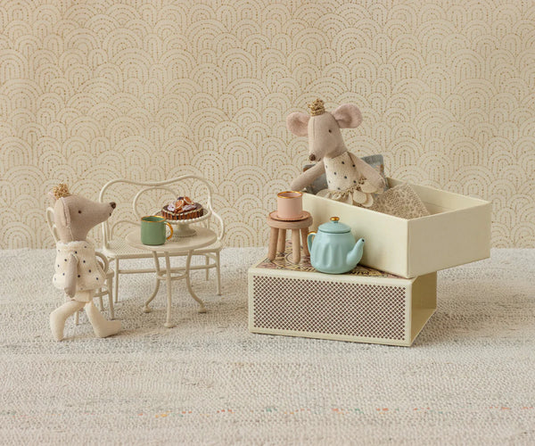 Royal twin mice, Little sister and brother in matchbox