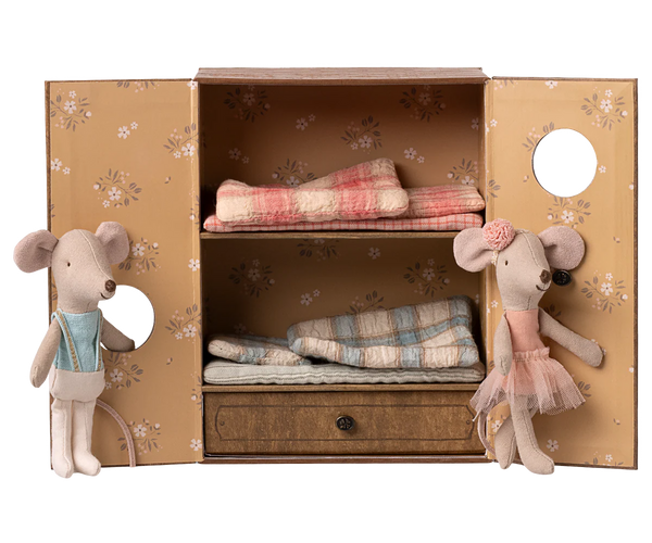 Ballet mice in dance studio, Little sister and brother