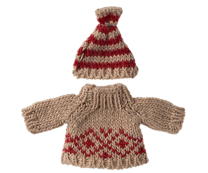 Knitted sweater and hat, Mum mouse