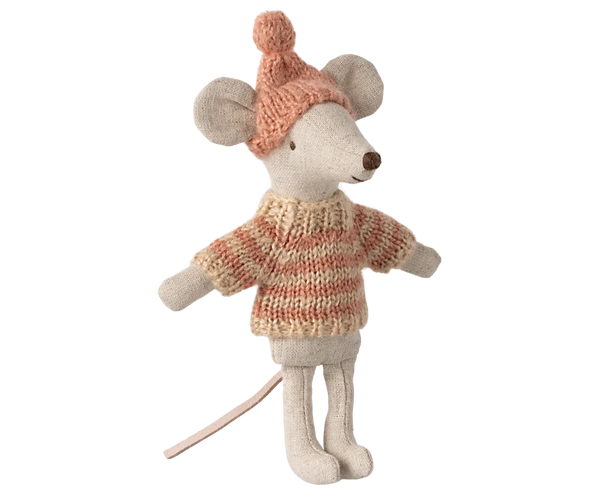 Knitted sweater and hat, Big sister mouse