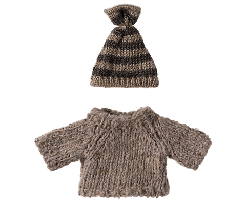 Knitted sweater and hat, Big brother mouse