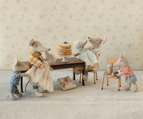 Baby mouse in gown - Powder