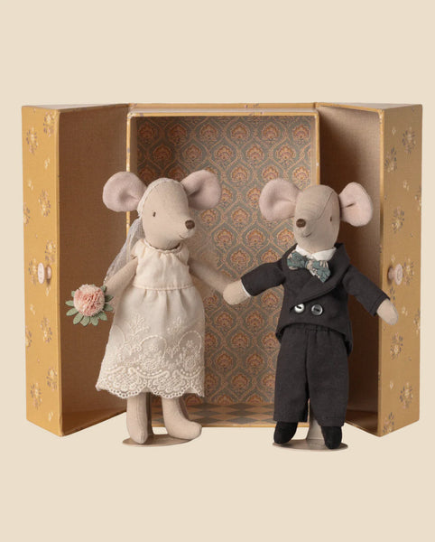 Wedding mice couple in box, Mum and dad