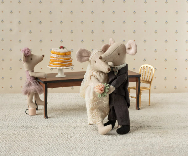 Wedding suit, Dad mouse