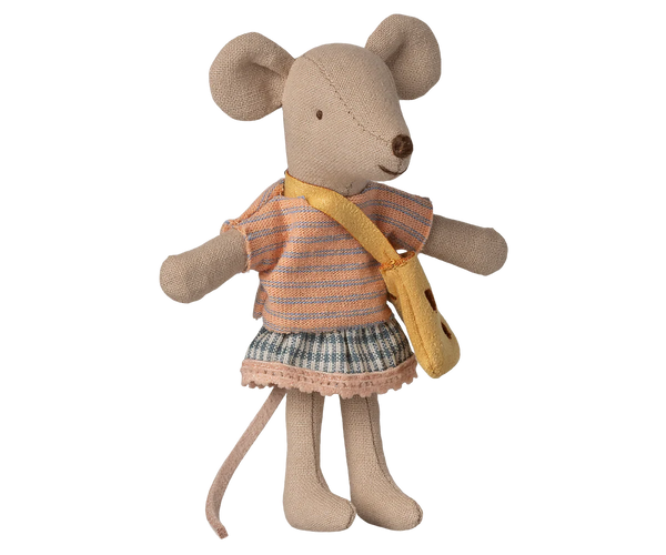 Little sister mouse with bag