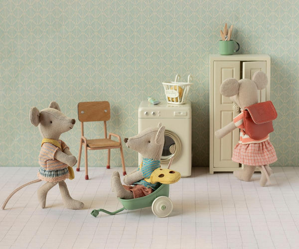 Clothes and bag, Little sister mouse