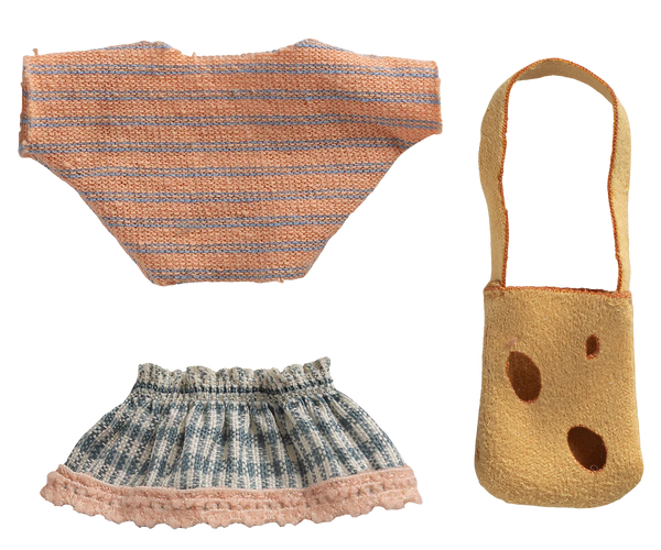 Clothes and bag, Little sister mouse